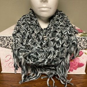 5/$15 Chunky Shades of Gray Fringed Infinity Scarf